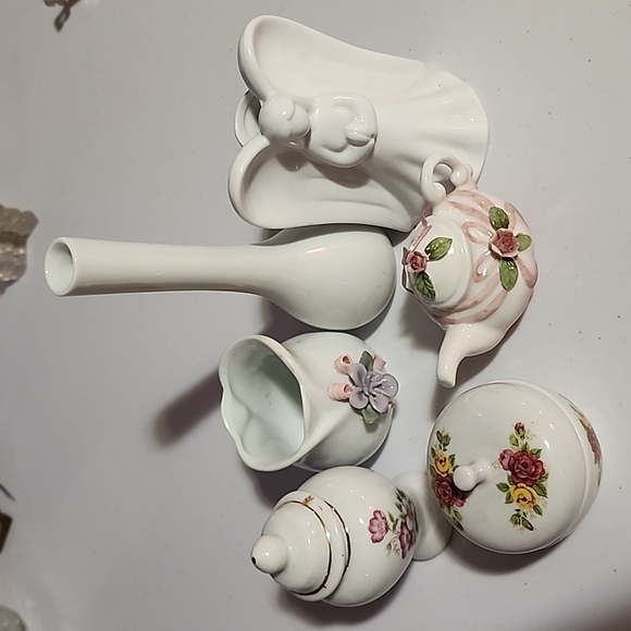 white ceramics,  with flower designs Other - ASSORTMENT OF WHITE CERAMICS.